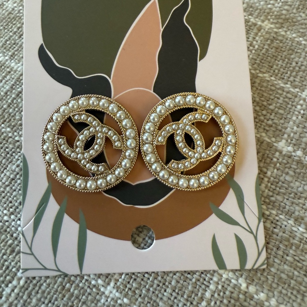 Pearl and gold earrings